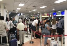 Chiang Mai, Phuket Second Airports Will Be ‘Great Help’ Passengers queue for a check-in at Chiang Mai International Airport. Photo: Matichon