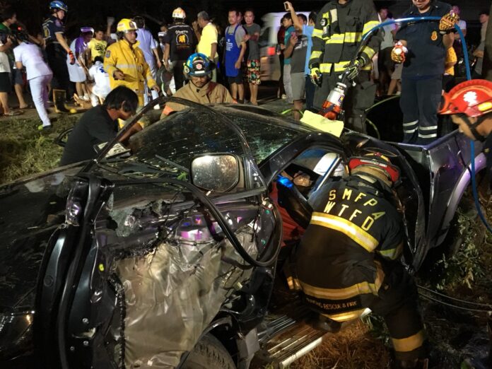 Rescue workers Thursday attend the scene of accident outside Rayong city. Rescue workers Thursday attend the scene of accident outside Rayong city.