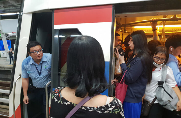 BTS on the Blink: Bangkok Rail System Grinds to Halt, Again A BTS Skytrain engineer peeks outside the train during the disruption on June 22 at BTS Chit Lom.
