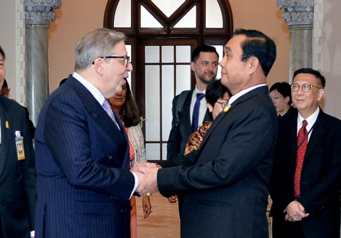 Pirkka Tapiola, EU ambassador to Thailand, shakes hands with Gen. Prayuth Chan-ocha on April 25 at Government House.