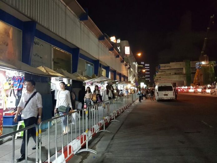 The sidewalk by Central Plaza Lardprao as of Wednesday. Photo: Thailand Footpath / Facebook