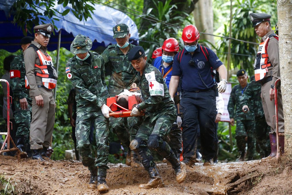 Soldiers hold an evacuation drill June 30 near the Tham Luang Nang Non cave in Mae Sai, Chiang Rai province. Photo: Sakchai Lalit / Associated Press