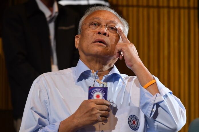 Suthep Thaugsuban sheds tears June 3 at a Power of Thai People’s Nation Party assembly.