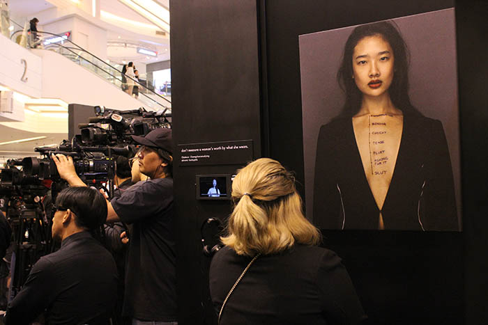 A visitor looks at a photo of model Chutimon Chuengcharoensukying.