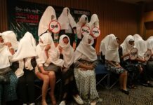 Stop Entrapping and Raiding Sex Workers: Advocates Empower Foundation members Friday at the Bangkok Art and Culture Centre.