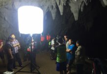 Water and Mud Block Rescue of 12 Boys in Cave A search party Sunday in a cave in Chiang Rai province.