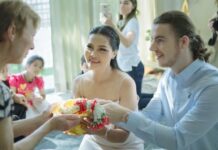 Farang Marriage Training Clinic Coming to Isaan Luktoong singer Sunaree Ratchasima marries her partner in December 2016.