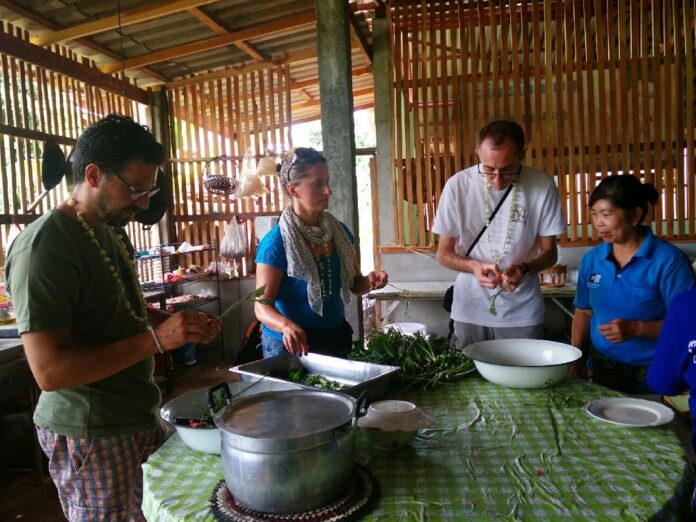 Foreign tourists learn to cook local cuisine at a homestay in Lamphun province. Photo: Huay Sai Kao Homestay