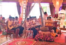 Wild Boars Football Team Attend Religious Ceremony The Wild Boars football team attends a religious ceremony Thursday in Chiang Rai province.