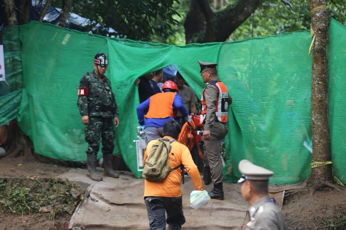 Rescue workers at the scene on Sunday (photo provided by the authorities)
