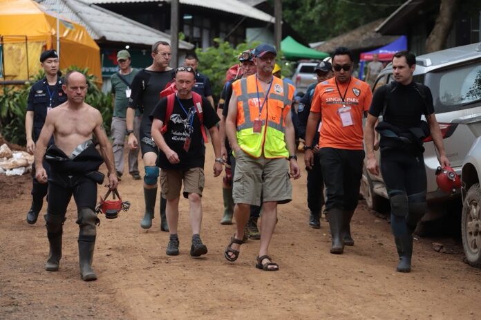 Divers on Friday near the Tham Luang Nang Non.