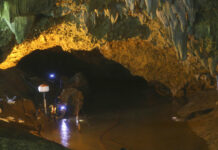 Lull in Rain Raises Hope in Cave Rescue Rescuers talk each other during a July 1 search operation at the entrance to a cave complex where 12 soccer team members and their coach went missing, in Mae Sai, Chiang Rai province. Photo: Sakchai Lalit / Associated Press