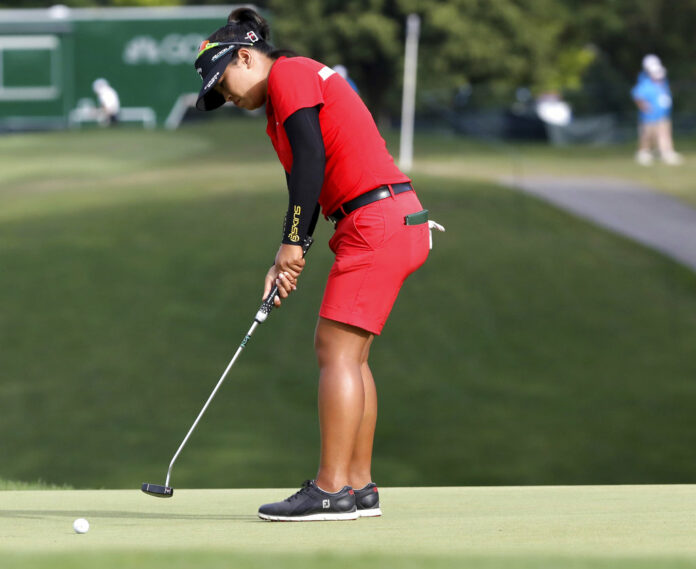 Thidapa Suwannapura putts in a birdie on the green of 18th hole during the first round of the LPGA Marathon Classic golf tournament, Thursday, July 12, 2018, at Highland Meadows Golf Club in Sylvania, Ohio. Photo: Kurt Steiss / Associated Press