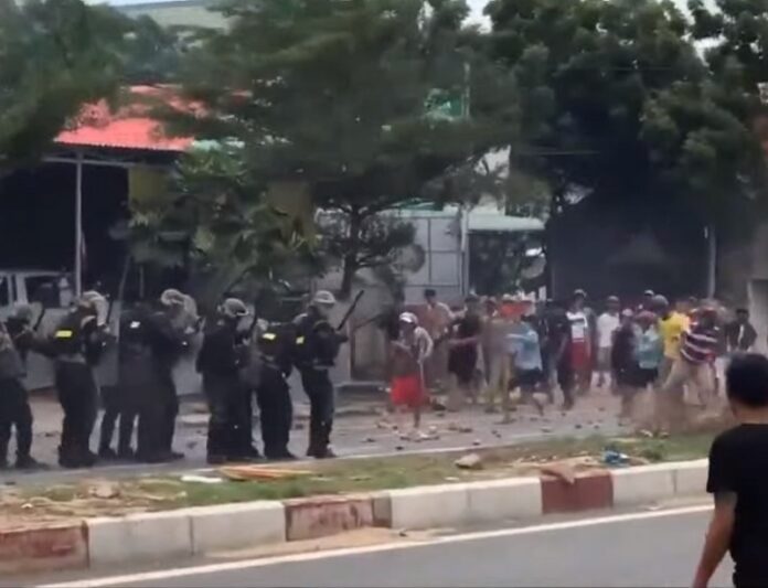 Protesters pelt police with bricks, rocks and other objects in June during a protests in Vietnam. Image: Kinh Citizen / YouTube