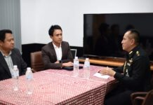 Soldiers Visit Ubon Academics, Ask Not to Protest Prayuth Tuesday Titipol Phakdeewanich, center, sits with Col. Mongkut Kaewprom, right, on Thursday in Ubon Ratchathani province. Photo: Titipol Phakdeewanich / Facebook