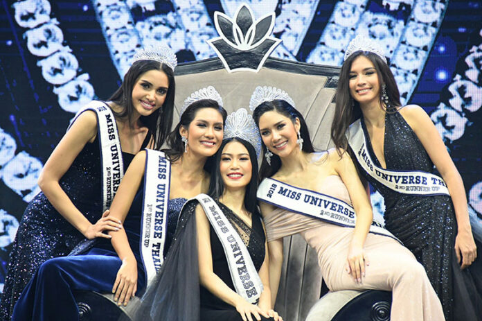 Sophida “Ning” Kanchanarin, Miss Universe Thailand 2018, center. Paveena Singh is at left.