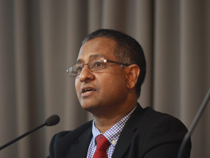 Ahmed Shaheed speaks Monday at the Foreign Correspondents Club of Thailand. Photo: Matichon