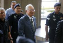 Malaysian Ex-PM, Former Treasury Chief Charged With Graft