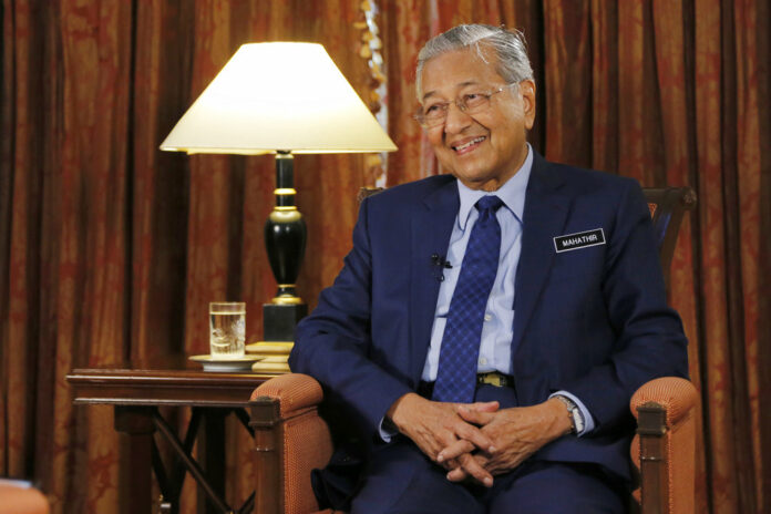 Malaysia's Prime Minister Mahathir Mohamad is interviewed in Putrajaya, Malaysia, Monday, Aug. 13, 2018. Photo: Yam G-Jun/ Associated Press