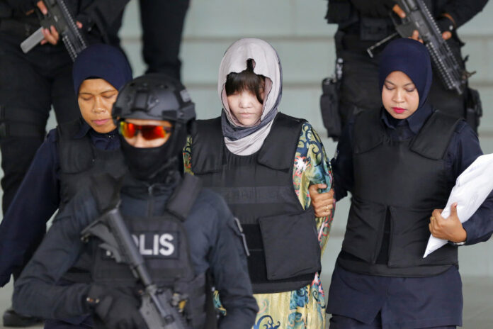 Vietnamese Doan Thi Huong, center, is escorted by police as she leaves her court hearing Thursday at the Shah Alam High Court in Shah Alam, Malaysia. Photo: Yam G-Jun / Associated Press