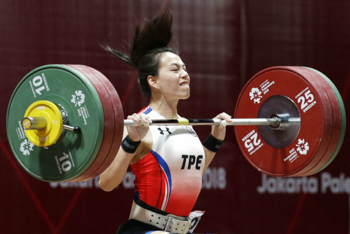 Gold medalist Taiwan's Hsingchun Kuo makes her last attempt to beat her own record during the women's 58kg weightlifting at the 18th Asian Games on Thursday in Jakarta, Indonesia. Photo: Aaron Favila / Associated Press