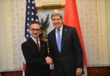ASEAN Faces Test in Handling China: Ex-Indonesian FM Former Indonesian Foreign Minister Marty Natalegawa, left, meets his American counterpart John Kerry in 2013 in New York. Photo: U.S. Department of State / Wikimedia Commons