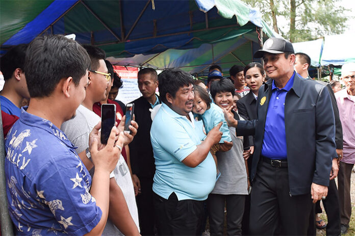 Prime Minister Gen. Prayuth Chan-ocha on Tuesday visits people in Chumphon province.