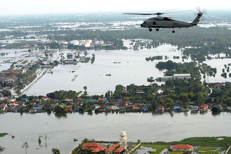 1280px US Navy 111022 N WW409 445 An SH 60F Sea Hawk helicopter assigned to Helicopter Anti Submarine Squadron HS 14 flies around the Bangkok area with