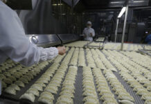 With Automation, Korean Dumplings Go Global in Business Bet Workers inspect dumplings on a conveyor belt that are made at an automated factory of CJ CheilJedang Corp. in July in Incheon, South Korea. Photo: Lee Jin-man / Associated Press