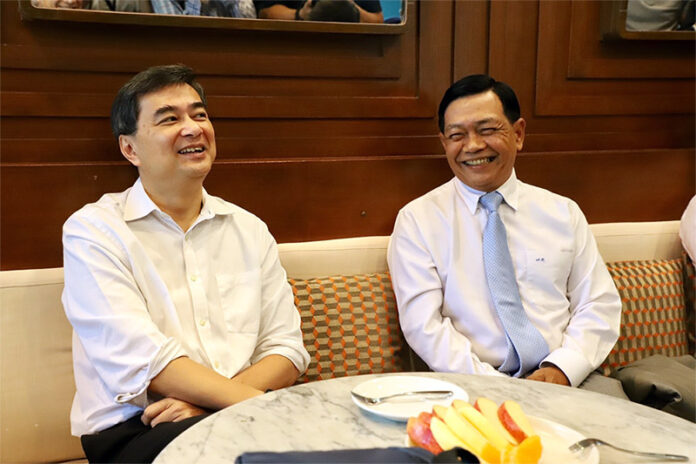 Democrat Party chairman Abhisit Vejjajiva meets last month with Alongkorn Pollabutr, a former deputy party leader now challenging him for party leadership.
