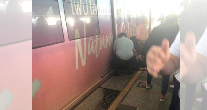 A woman fainted Monday on the BTS Mo Chit platform. Photo: What’s Wrong With the BTS Today / Facebook