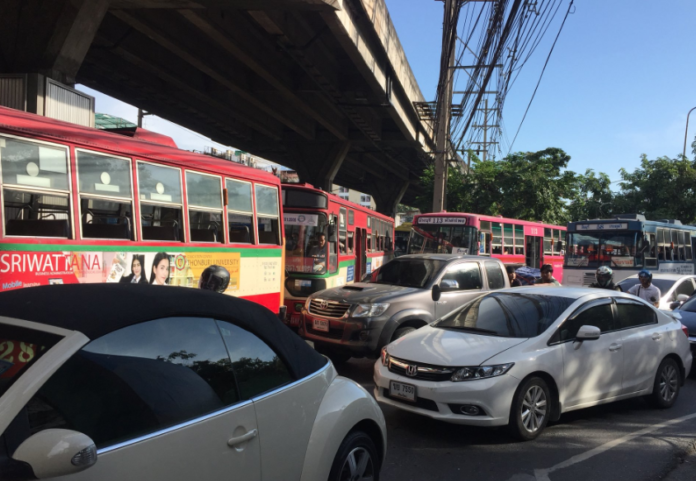 Traffic jam on Ramkhamhaeng Road. Photo: @Godzilela / Twitter Traffic jam on Ramkhamhaeng Road. Photo: @Godzilela / Twitter