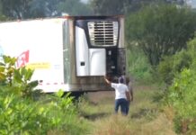 Complaints as 157 Bodies Kept in Morgue Trailer in Mexico Workers inspect the mobile morgue in this undated image in Jalisco, Mexico. Image: Red Uno Bolivia / YouTube