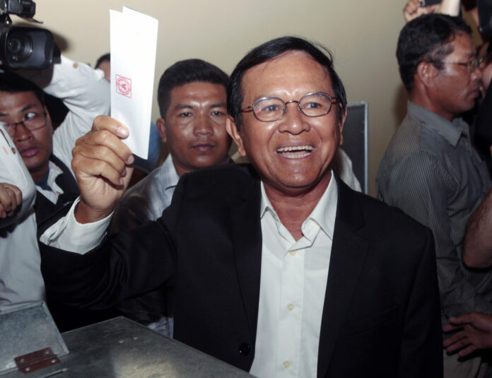 Then opposition Cambodia National Rescue Party President Kem Sokha shows off his ballot before voting in June 2017 in local elections in Chak Angre Leu on the outskirts of Phnom Penh. Photo: Heng Sinith / Associated Press