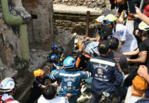 Bangkok Temple Bell Tower Collapses, Killing 1 Rescue personnel lift an injured worker Tuesday from the debris of a collapsed temple bell tower in west Bangkok.