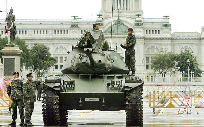 Tanks sit in front of the Ananta Samakhom Throne Hall on Sept. 20, 2006.