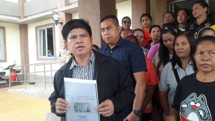 Former Redshirt hardliner Suporn Attawong now supports a pro-junta political party. Former Redshirt hardliner Suporn Attawong now supports a pro-junta political party.