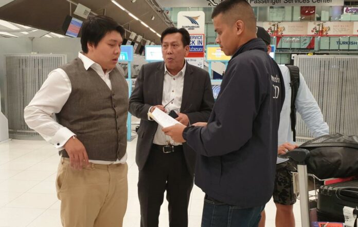 Parinya Jaravijit, left, talks to authorities Friday at Suvarnabhumi airport. Parinya Jaravijit, left, talks to authorities Friday at Suvarnabhumi airport.