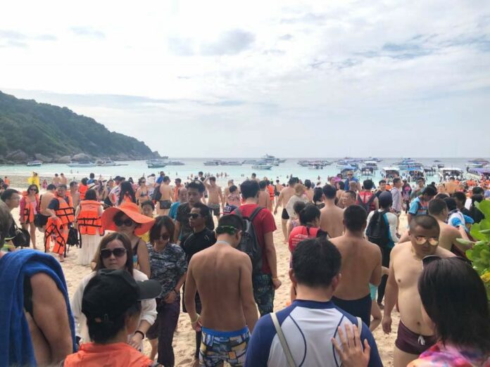 A photo posted online in January shows tourists on Koh Similan. Photo: Loveaholic Journey / Facebook A photo posted online in January shows tourists on Koh Similan. Photo: Loveaholic Journey / Facebook