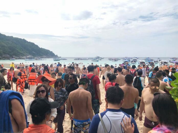 A photo posted online in January shows tourists on Koh Similan. Photo: Loveaholic Journey / Facebook