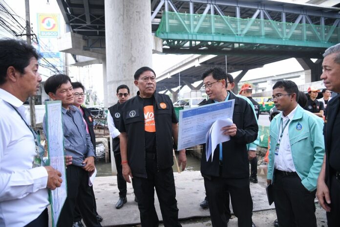 Gov. Aswin Kwanmuang listens to briefing on Tuesday.