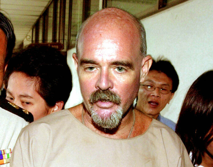 Eric Franklin Rosser talks to reporters after the extradition order outside a criminal courtroom in 2002 in Bangkok. Photo: Apichart Weerawong / Associated Press