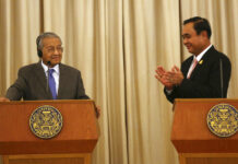 Malaysia’s Mahathir Discusses Insurgency During Thailand Visit Prime Minister Prayuth Chan-ocha, right claps his hands to Malaysian Prime Minister Mahathir Mohamad during a joint press conference Wednesday at the government house. Photo: Sakchai Lalit / Associated Press