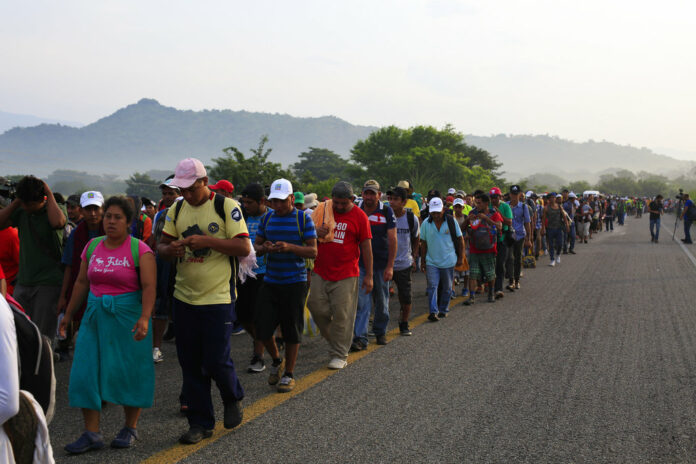 Migrants walk Saturday along the road after Mexico's federal police briefly blocked the highway in an attempt to stop a thousands-strong caravan of Central American migrants from advancing, outside the town of Arriaga, Mexico. Photo: Rebecca Blackwell / Associated Press