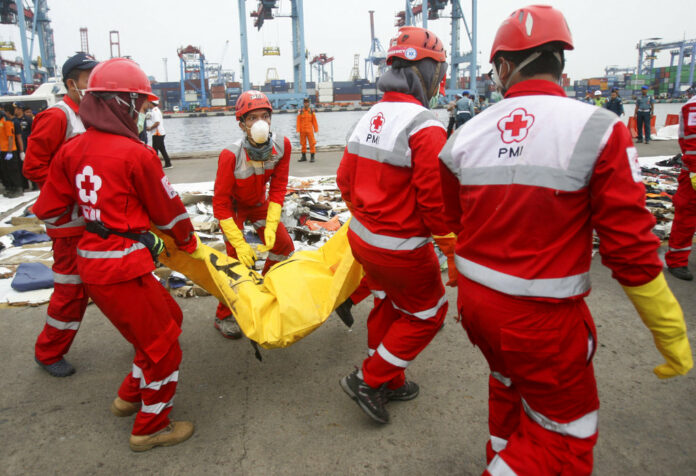 Rescuers Tuesday carry a body bag containing the remains of victims retrieved from the waters where Lion Air flight JT 610 is believed to have crashed at Tanjung Priok Port in Jakarta, Indonesia. Photo: Binsar Bakara / Associated Press