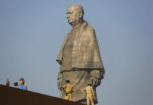 New ‘Iron Man of India’ Statue is Among World’s Tallest Indian policemen gather next to the Statue of Unity at Kevadiya colony Wednesday in Gujarat state, India. Photo: Ajit Solanki / Associated Press