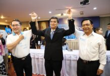 After Delay, Democrats to Settle Leadership Question Tonight Democrat Party leadership election contenders Warong Dechgitvigrom, Abhisit Vejjajiva and Alongkorn Pollabutr pose for photos on Oct. 8, 2018.