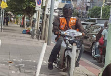 Desperate City Hall Doubles Fine for Undeterred Sidewalk Motorists A motorcycle taxi on a sidewalk in Bangkok. Photo: Thailand Footpath / Facebook
