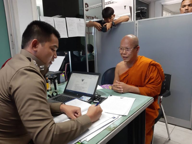 Monk Phra Phuthipnithisorn Kongphokanan talks to police on Thursday at Khan Na Yao Police Station.