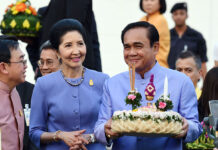 See This Year’s Loy Krathong All Over the Kingdom (Photos) Naraporn Chan-ocha, left, and Gen. Prayuth Chan-ocha hold a krathong Thursday at Government House.